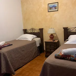 T Kon T 4*, Antigua Guatemala